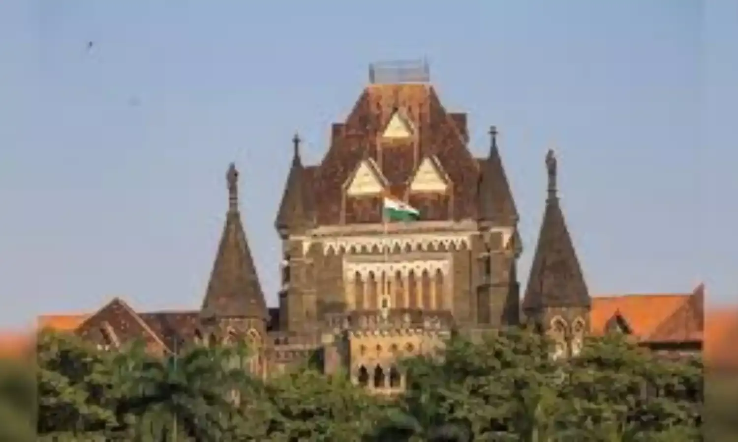 बॉम्बे हाईकोर्ट ने एक वकील के आचरण को लेकर अपनाया कड़ा रुख