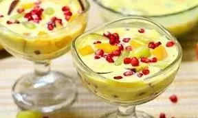 गर्मियों में परिवार के लिए बनाएं टेस्टी और ठंडा-ठंडा फ्रूट कस्टर्ड, खाकर आ ही जाएगा मजा गर्मियों में परिवार के लिए बनाएं टेस्टी और ठंडा-ठंडा फ्रूट कस्टर्ड, खाकर आ ही जाएगा मजा