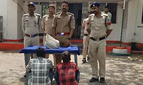 मोटर पम्प चोरी करने वाले दो चोर पुलिस गिरफ्त में मोटर पम्प चोरी करने वाले दो चोर पुलिस गिरफ्त में