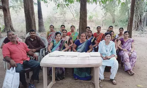 अगरबत्ती प्रकल्प में ठगी का शिकार हुईं महिलाओं ने दी आत्मदाह की चेतावनी