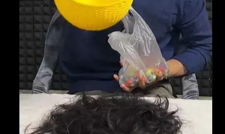 बालों को गिनने के लिए टकला हुआ आदमी, बाल तो गए ही वर्ल्ड रिकॉर्ड बनाने में भी रहा असफल, वजह जानकर आपको भी आएगी हंसी! बालों को गिनने के लिए टकला हुआ आदमी, बाल तो गए ही वर्ल्ड रिकॉर्ड बनाने में भी रहा असफल, वजह जानकर आपको भी आएगी हंसी!