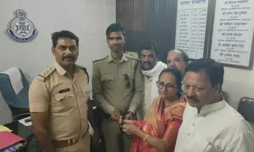 कोतवाली पुलिस की मुस्तैदी से एक घंटे में मिला सोने का कंगन, सीसीटीवी फुटेज की मदद से पुलिसकर्मी ने तलाशा कोतवाली पुलिस की मुस्तैदी से एक घंटे में मिला सोने का कंगन, सीसीटीवी फुटेज की मदद से पुलिसकर्मी ने तलाशा