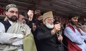 जम्मू कश्मीर में एक और अलगाववादी संगठन ने हुर्रियत कांफ्रेंस से तोड़ा नाता जम्मू कश्मीर में एक और अलगाववादी संगठन ने हुर्रियत कांफ्रेंस से तोड़ा नाता