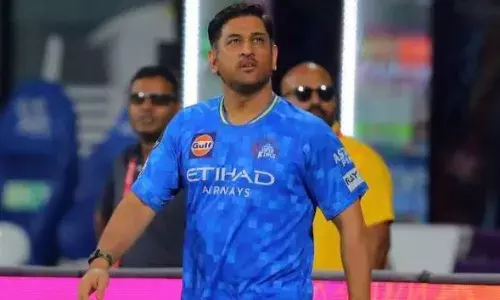 टॉस के लिए मैदान में उतरते ही माही ने रच डाला अनोखा इतिहास, अपने नाम की 2 बड़ी उपलब्धियां टॉस के लिए मैदान में उतरते ही माही ने रच डाला अनोखा इतिहास, अपने नाम की 2 बड़ी उपलब्धियां