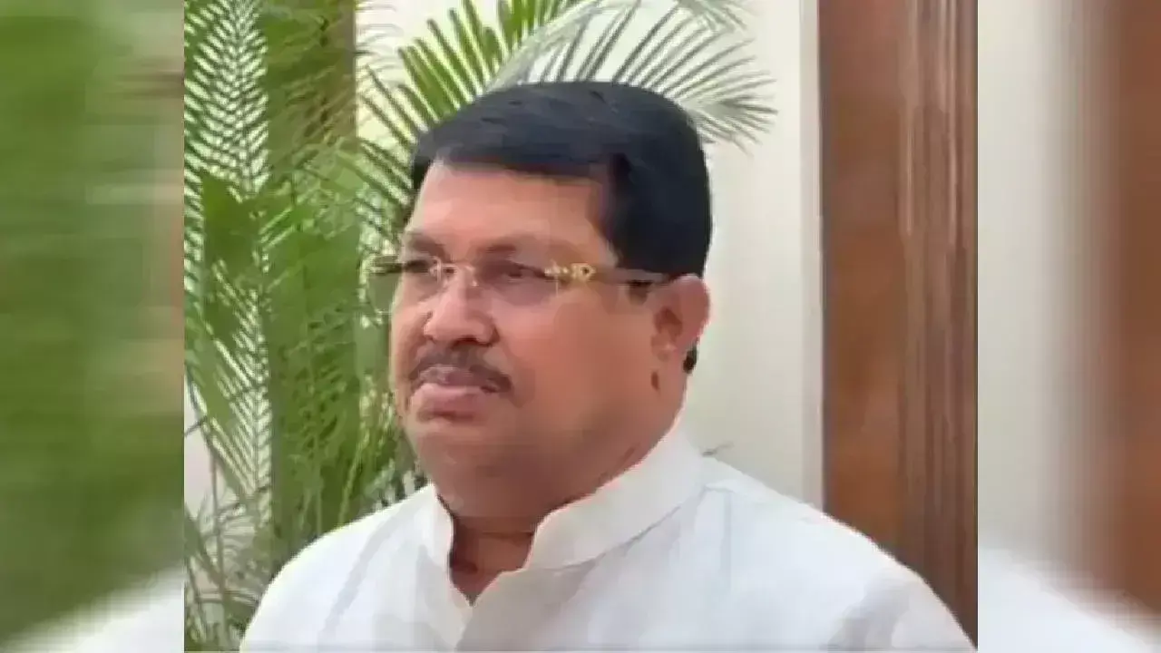 मंगेशकर परिवार है लुटेरों का गिरोह, गरीब लोगों को लूटा जा रहा है - विजय वडेट्टीवार