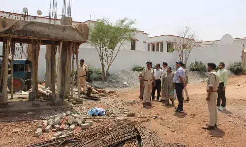 जेल डीआईजी ने किया केन्द्रीय कारागार का निरीक्षण, अधिकारियों की मीटिंग लेकर दिए निर्देश