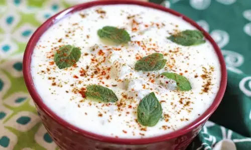 कुछ ठंडा खाने का हो मन तो बनाएं लैकी का रायता, मिलेगी मन को राहत