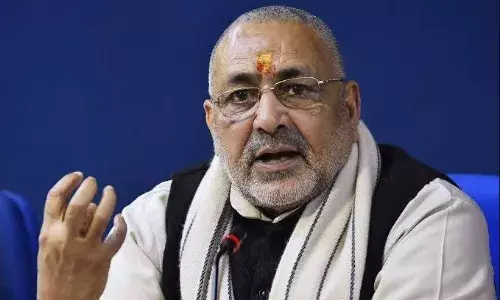 नीतीश सरकार के 20 साल पूरे होने पर तेजस्वी यादव ने कसा तंज, अब केंद्रीय मंत्री गिरिराज सिंह ने किया पलटवार