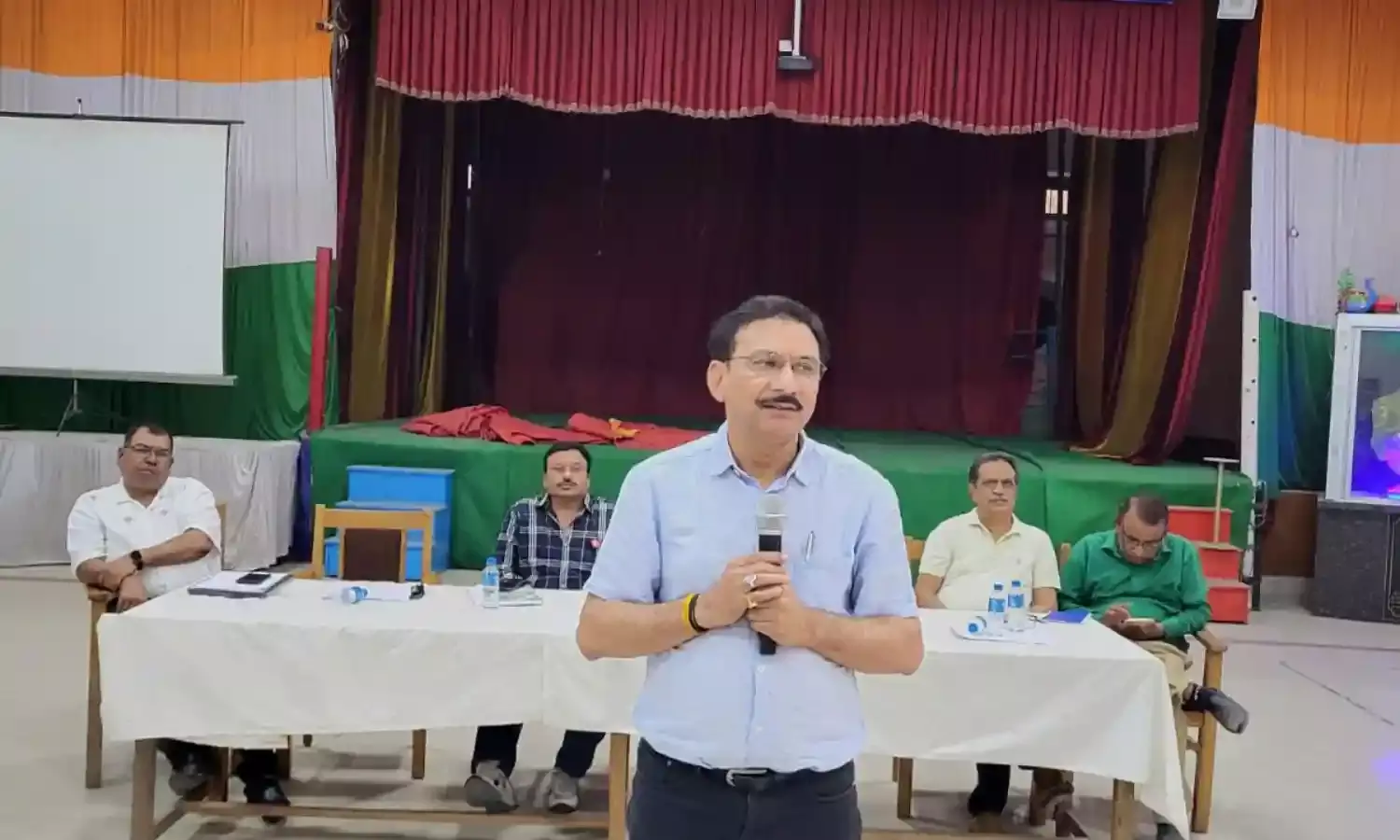ये शैक्षणिक सत्र मे पढ़ाई पर रहे फोकस एवं शासन की सभी योजनाओं का सफल क्रियान्वयन होना जरुरी-डीईओ  सोनी