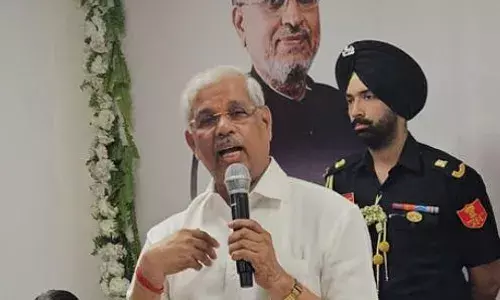 राज्यपाल राजेंद्र आर्लेकर के बयान की कांग्रेस-सीपीआईएम नेताओं ने की आलोचना राज्यपाल राजेंद्र आर्लेकर के बयान की कांग्रेस-सीपीआईएम नेताओं ने की आलोचना