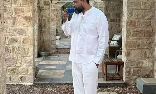 वक्फ एक्ट को लेकर मुर्शिदाबाद में हुई हिंसा के बीच युसूफ पठान हो रहे ट्रोल, टीएमसी सांसद की फोटो पर बीजेपी ने कसा तंज वक्फ एक्ट को लेकर मुर्शिदाबाद में हुई हिंसा के बीच युसूफ पठान हो रहे ट्रोल, टीएमसी सांसद की फोटो पर बीजेपी ने कसा तंज