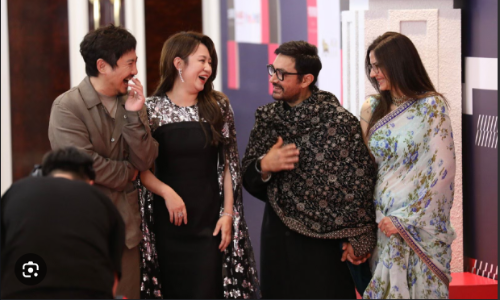 पहली बार अपनी गर्लफ्रेंड के साथ दिखें आमिर खान, जाने आमिर खान और गौरी स्प्रैट की उम्र में कितना अंतर