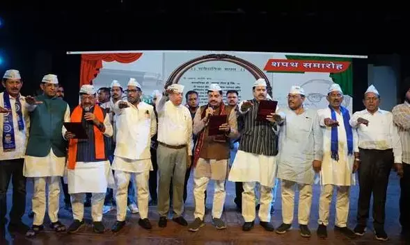 मुख्यमंत्री डॉ. यादव ने प्रोफेसर्स और छात्रों को भारतीय संविधान में आस्था रखने की शपथ दिलायी