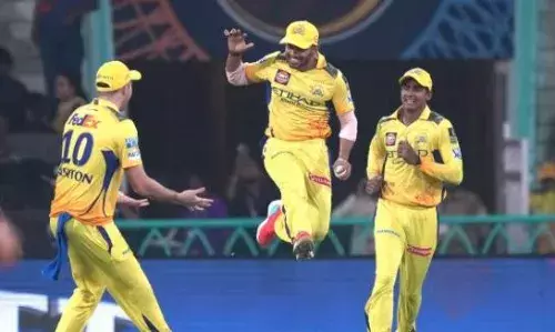मैच की शुरुआत में ही CSK के इस खिलाड़ी ने लपका हैरतअंगेज कैच, सोशल मीडिया पर हो रही तारीफ, फैंस दे रहे तरह-तरह के नाम
