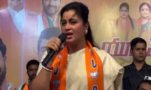 ममता दीदी के शासन में हिंदुओं पर अत्याचार हुआ.., पं. बंगाल की सीएम पर बरसीं नवनीत राणा ममता दीदी के शासन में हिंदुओं पर अत्याचार हुआ.., पं. बंगाल की सीएम पर बरसीं नवनीत राणा