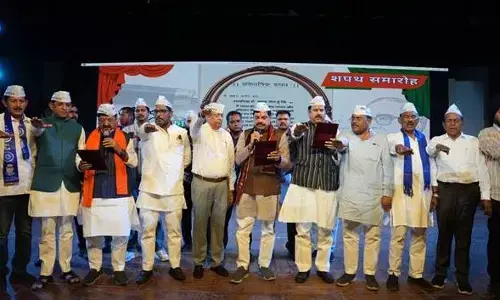 मुख्यमंत्री डॉ. यादव ने प्रोफेसर्स और छात्रों को भारतीय संविधान में आस्था रखने की शपथ दिलायी मुख्यमंत्री डॉ. यादव ने प्रोफेसर्स और छात्रों को भारतीय संविधान में आस्था रखने की शपथ दिलायी