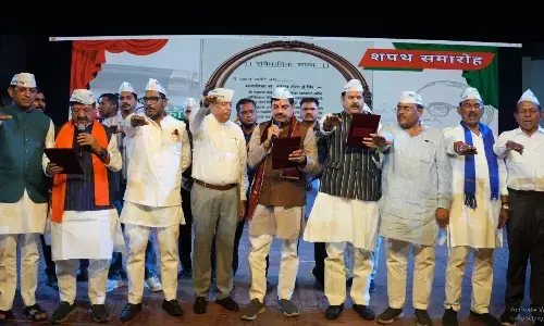 मुख्यमंत्री डॉ. मोहन यादव ने प्रोफेसर्स और छात्रों को भारतीय संविधान में आस्था रखने की शपथ दिलाई, संविधान विषय पर किया संवाद मुख्यमंत्री डॉ. मोहन यादव ने प्रोफेसर्स और छात्रों को भारतीय संविधान में आस्था रखने की शपथ दिलाई, संविधान विषय पर किया संवाद