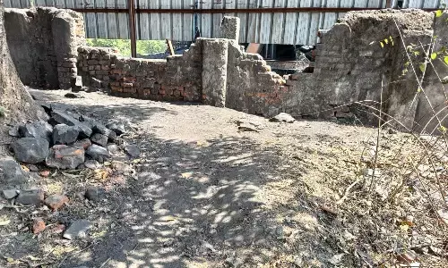 सोहागपुर एरिया अंतर्गत राजेंद्रा में बाउंड्रीवाल तोडक़र कोयला चोरी