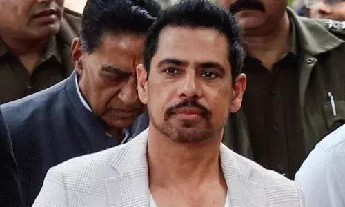 रॉबर्ट वाड्रा ED मुख्यालय से रवाना, लैंड डील से जुड़े मनी लॉन्ड्रिंग मामले में लंबी चली पूछताछ