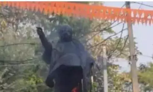 पूर्व सीएम बीजू पटनायक की मूर्ति को कुछ बदमाशों ने लगाई आग, सरकार ने पुलिस को दिए कड़ी कार्रवाई करने के निर्देश