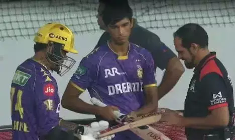 टारगेट का पीछ करने उतरी KKR के ओपनर की बढ़ी मुश्किल! पारी की शुरुआत के पहले रिजेक्ट हुआ बल्ला, जाने पूरा मामला