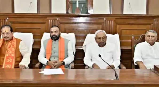 CM हॉउस में BJP और JDU की हुई बैठक, क्या बिगड़ेगा RJD का खेल? CM हॉउस में BJP और JDU की हुई बैठक, क्या बिगड़ेगा RJD का खेल?