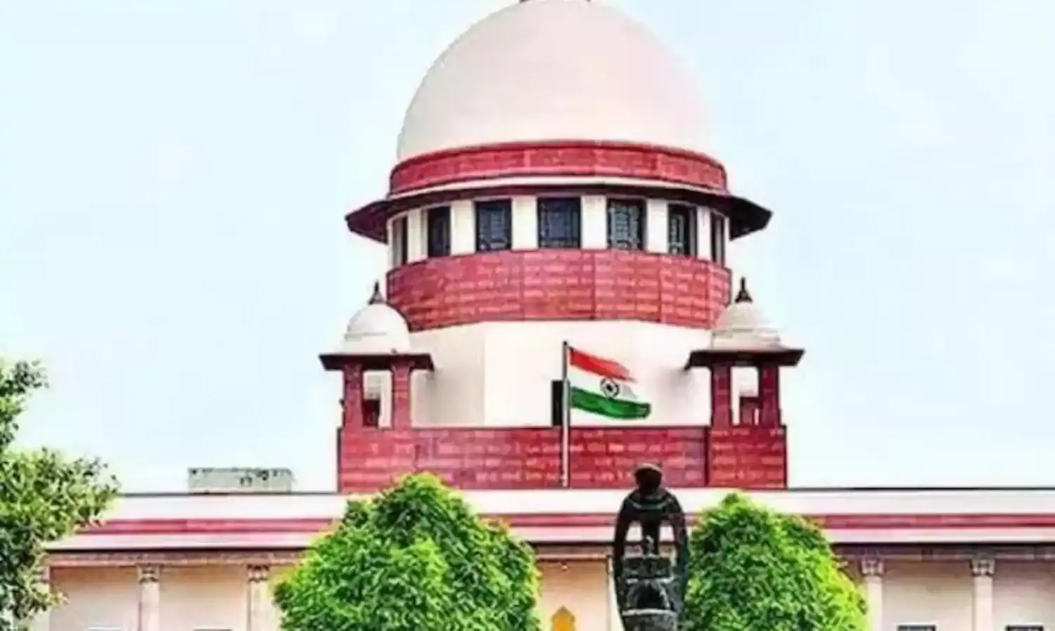 सुप्रीम कोर्ट में वक्फ के नए कानून पर सुनवाई के दौरान हिंदू बंदोबस्ती एक्ट में गैर-हिंदुओं को शामिल करने की बात उठी
