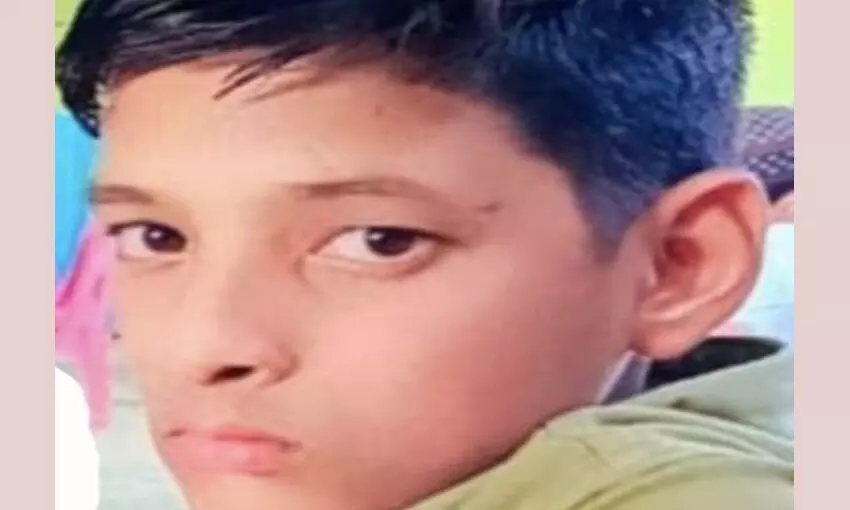 चिकन बेचने को लेकर हुआ विवाद, एक नाबालिग ने दूसरे को उतारा मौत के घाट चिकन बेचने को लेकर हुआ विवाद, एक नाबालिग ने दूसरे को उतारा मौत के घाट