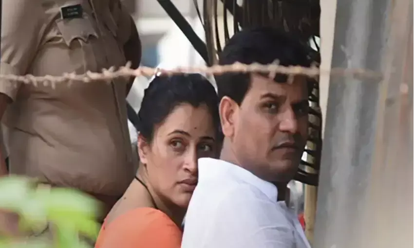 हनुमान चालिसा मामले में हाई कोर्ट से विधायक रवि राणा और नवनीत को राहत बरकरार हनुमान चालिसा मामले में हाई कोर्ट से विधायक रवि राणा और नवनीत को राहत बरकरार