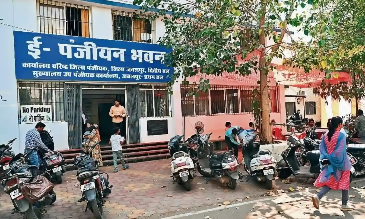 सर्वर डाउन, रजिस्ट्री नहीं हो पा रहीं, मुसीबत बना सम्पदा 2.0