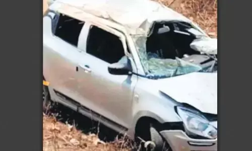 हाई-वे पर कार का टायर फटा गंभीर रूप से घायल दम्पति की मौत