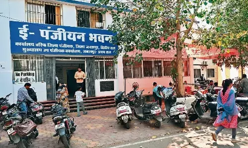 सर्वर डाउन, रजिस्ट्री नहीं हो पा रहीं, मुसीबत बना सम्पदा 2.0