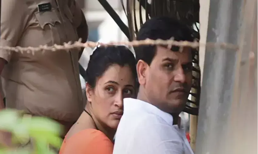 हनुमान चालिसा मामले में हाई कोर्ट से विधायक रवि राणा और नवनीत को राहत बरकरार