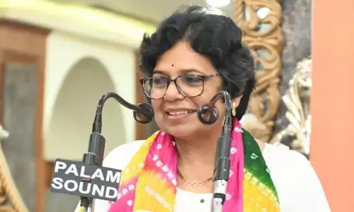 राष्ट्रीय महिला आयोग की अध्यक्ष विजया राहटकर पहुंचीं कोलकाता, पश्चिम बंगाल में वक्फ कानून के खिलाफ हिंसा प्रभावित इलाकों का करेंगी दौरा राष्ट्रीय महिला आयोग की अध्यक्ष विजया राहटकर पहुंचीं कोलकाता, पश्चिम बंगाल में वक्फ कानून के खिलाफ हिंसा प्रभावित इलाकों का करेंगी दौरा