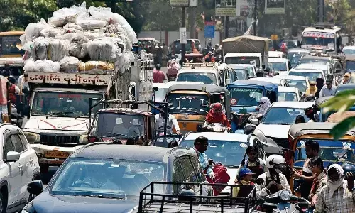 जाम से निजात दिलाने वाली पुलिया पर ही रोज हो रही लोगों की मुसीबत