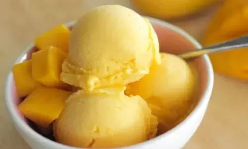 घर पर बनाना चाहते हैं मार्केट जैसी सॉफ्ट मैंगो आइसक्रीम, तो इस रेसिपी को करें ट्राई, बच्चे हो जाएंगे खुश