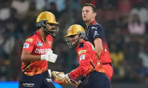 RCB को बारिश भी नहीं बचा पाई, PBKS ने घर में घुसकर रौंदा, 5 विकेटों से दर्ज की जीत RCB को बारिश भी नहीं बचा पाई, PBKS ने घर में घुसकर रौंदा, 5 विकेटों से दर्ज की जीत