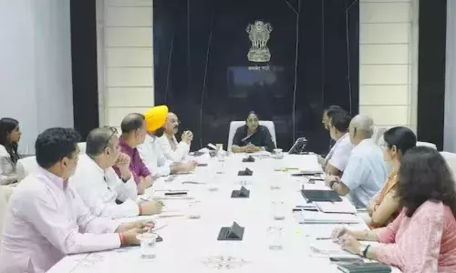 CM रेखा गुप्ता का बड़ा फैसला, दिल्ली में बुजुर्गों की पेंशन को लेकर लिया अहम फैसला CM रेखा गुप्ता का बड़ा फैसला, दिल्ली में बुजुर्गों की पेंशन को लेकर लिया अहम फैसला