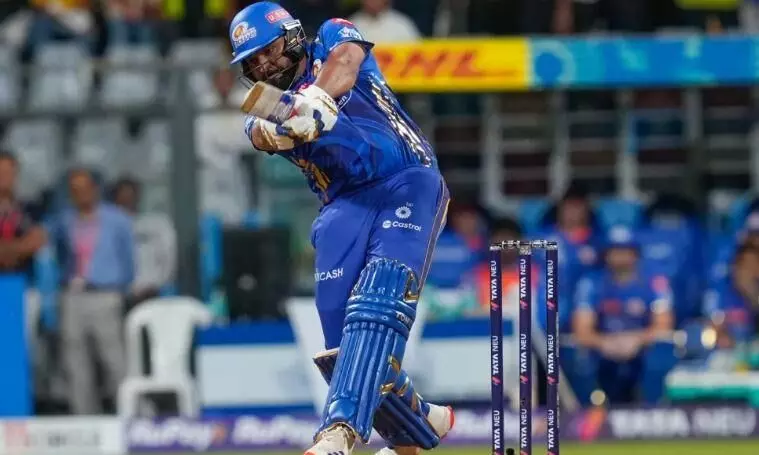 CSK को धुआं-धुआं करने के साथ ही हिटमैन ने रच डाले कई किर्तीमान, एक में तो कोहली ने दिन में की थी बराबरी, शाम होते ही पछाड़ दिया CSK को धुआं-धुआं करने के साथ ही हिटमैन ने रच डाले कई किर्तीमान, एक में तो कोहली ने दिन में की थी बराबरी, शाम होते ही पछाड़ दिया