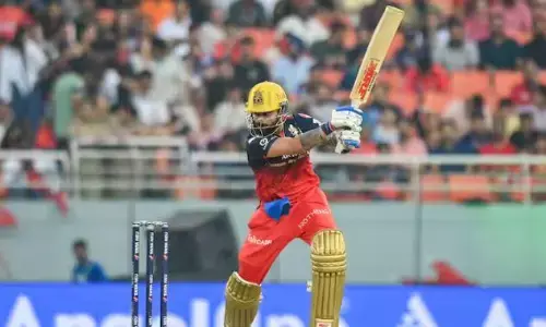 बदला चुकता करने के साथ-साथ किंग कोहली ने रचा इतिहास, खास मामले में डेविड वॉर्नर को पछाड़ सूची के टॉप पर बनाई जगह