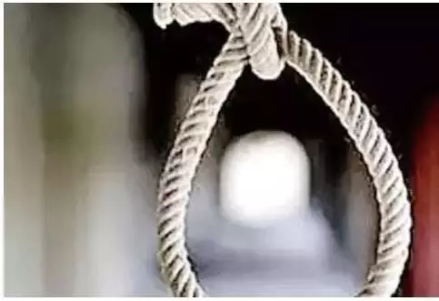 बेटा खेत गया, वृद्ध किसान दम्पति ने फांसी लगाई बेटा खेत गया, वृद्ध किसान दम्पति ने फांसी लगाई