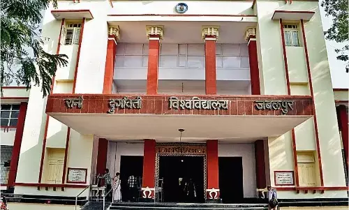 रादुविवि में 4 साल में 8 की जगह हुए 4 सेमेस्टर, भगवान भरोसे कृषि के छात्र