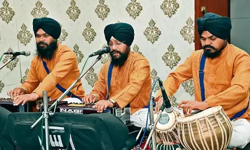 आस्था पूर्वक मनाया गया प्रकाशोत्सव, गुरुद्वारों में हुए विविध आयोजन