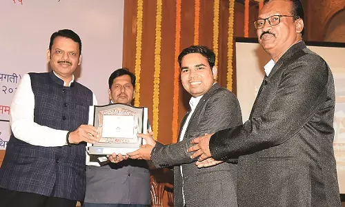 जिलाधीश सौरभ कटियार को प्रशासनिक दक्षता पुरस्कार जिलाधीश सौरभ कटियार को प्रशासनिक दक्षता पुरस्कार