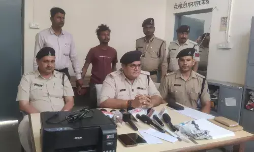 नकली नोट मामला...दो आरोपी गिरफ्तार, 21 हजार रुपए नकली नोट जब्त नकली नोट मामला...दो आरोपी गिरफ्तार, 21 हजार रुपए नकली नोट जब्त