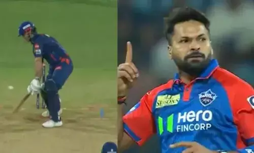 LSG पर कहर बनकर बरपे मुकेश कुमार, पहले शानदार यॉर्कर गेंद पर मार्श को किया क्लीन बोल्ड, फिर अब्दुल को कमाल का कैच लपक भेजा पवेलियन