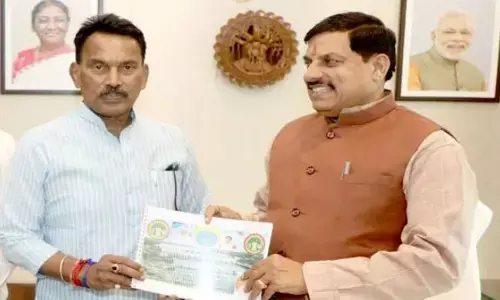 मुख्यमंत्री डॉ. यादव को जल संसाधन मंत्री सिलावट ने सौंपा प्रगति प्रतिवेदन मुख्यमंत्री डॉ. यादव को जल संसाधन मंत्री सिलावट ने सौंपा प्रगति प्रतिवेदन