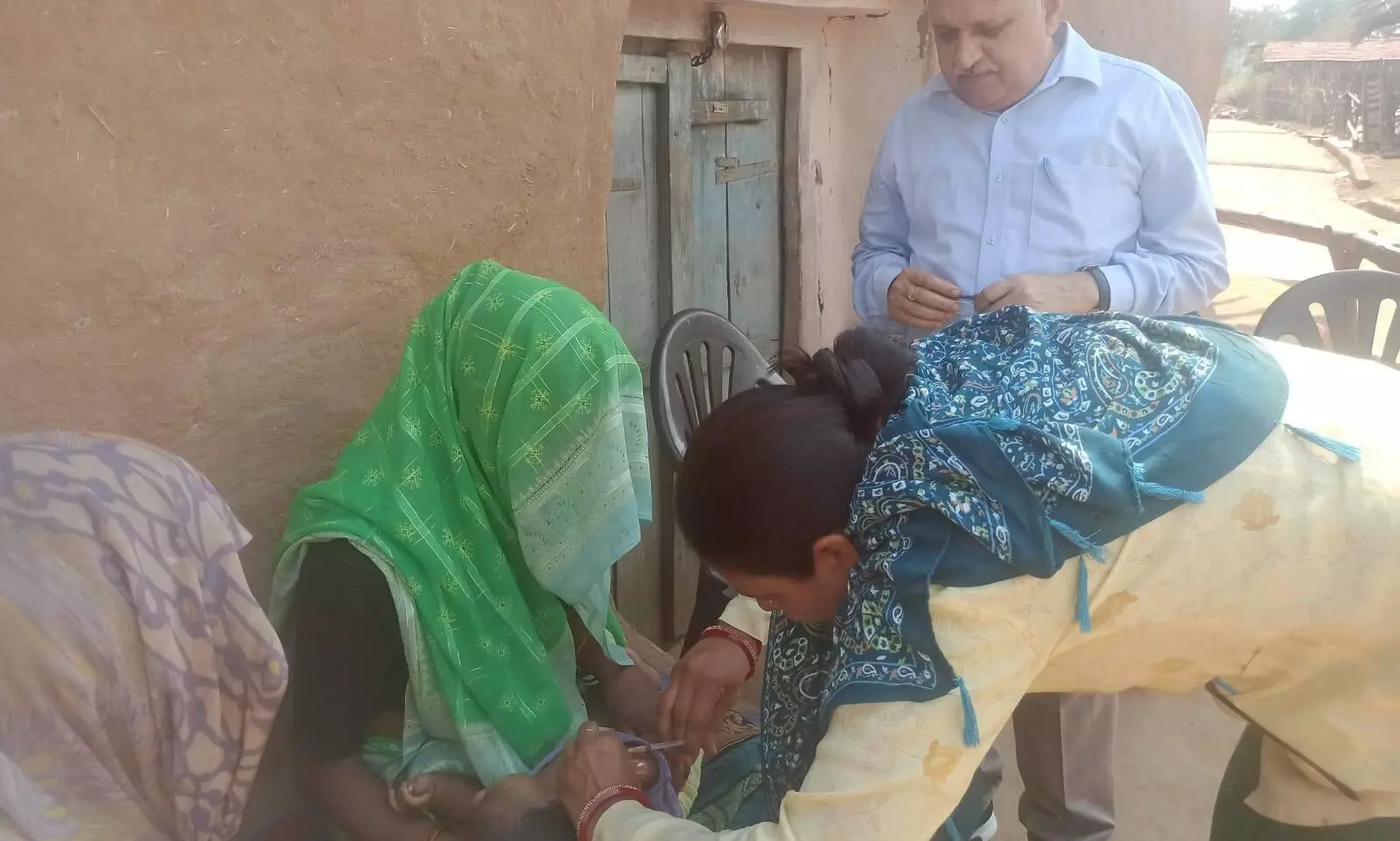 सीएमएचओ द्वारा किया गया वीएचएसएनडी दिवस का निरीक्षण सीएमएचओ द्वारा किया गया वीएचएसएनडी दिवस का निरीक्षण