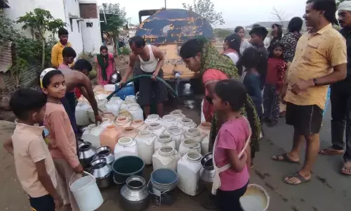 मोहरली में पानी को तरसे रहवासी, बोर का वॉटर लेवल घटा, चार दिन से सप्लाई बंद मोहरली में पानी को तरसे रहवासी, बोर का वॉटर लेवल घटा, चार दिन से सप्लाई बंद