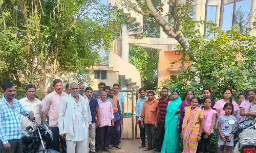 पूर्व राष्ट्रपति के गांव में पानी के लिए दर-दर भटक रही है जनता पूर्व राष्ट्रपति के गांव में पानी के लिए दर-दर भटक रही है जनता